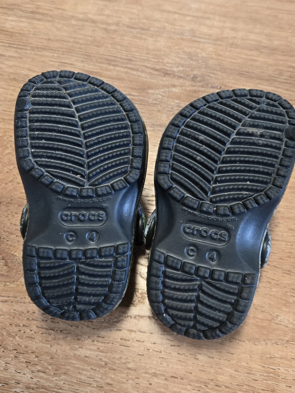 CROCS Kids Black with Green and White Camouflage Clog  Size 4